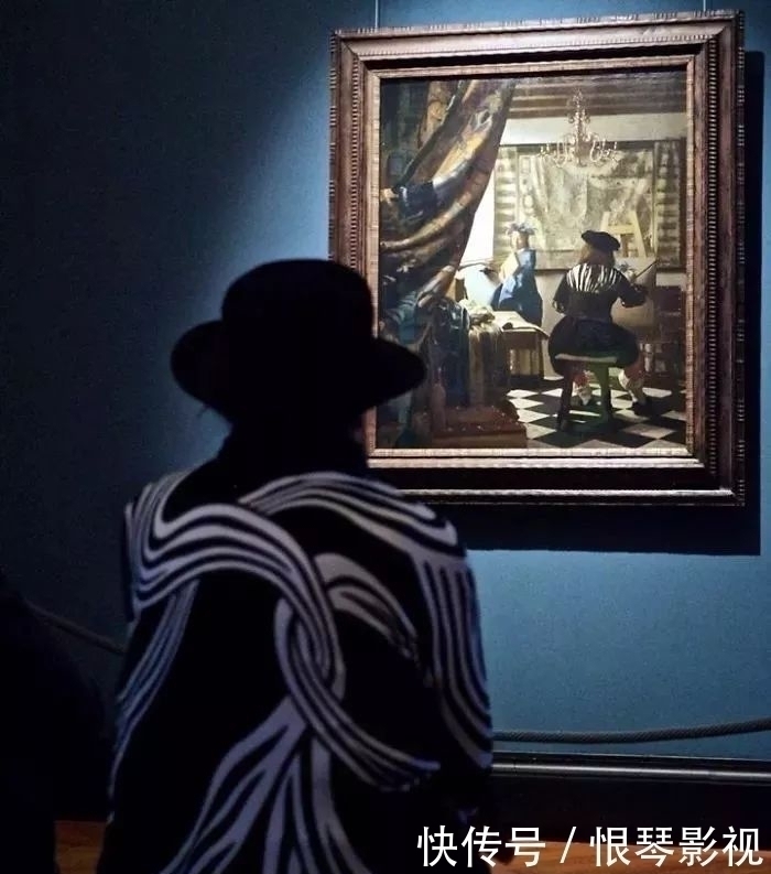 名画&他花2年时间,拍下1000个“撞衫”的人:撞衫不可怕,可怕的是……