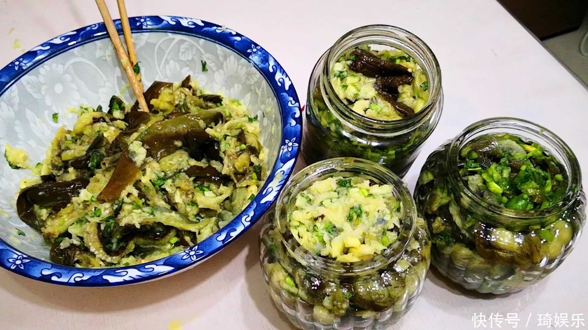 晒70后空巢中年人的午餐，1个人吃饭也不糊弄，网友精致的男人