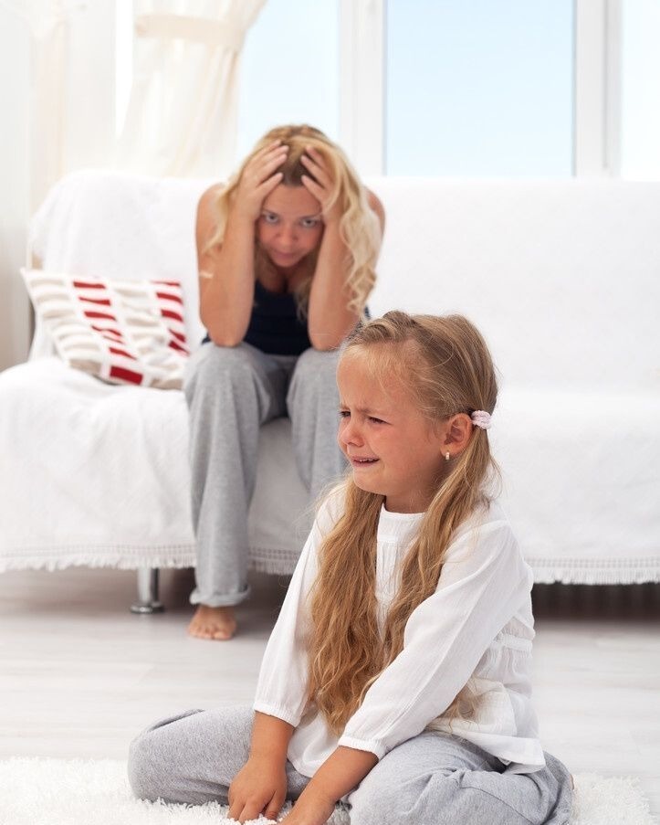 好奇心|不哭了,妈妈把手机还给你。到底该不该让孩子玩手机?答案来了