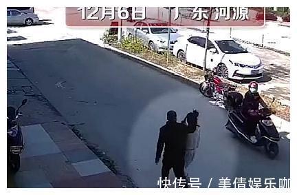家长|男子当街暴打女儿,而女儿说“我不敢了”,围观者一下说出了实情