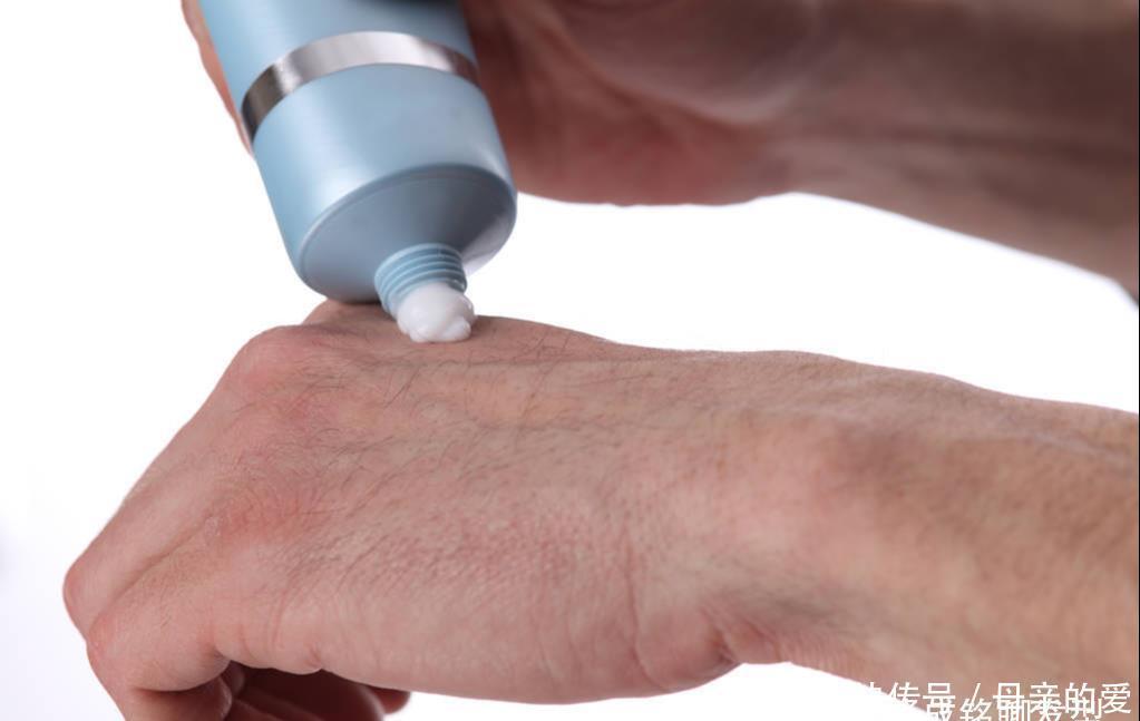 风险|头发染什么颜色，过敏风险最小？做好皮肤测试，才能放心染发