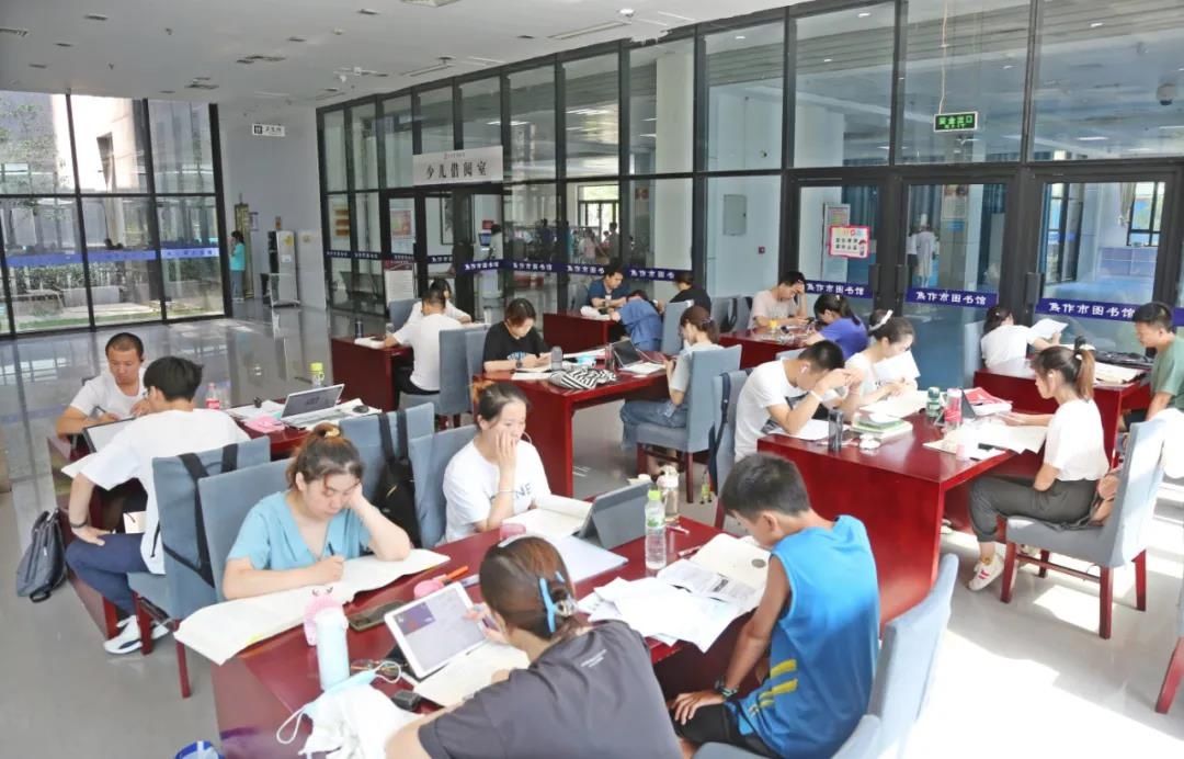 人气|暑期至，阅读“热”！我市图书馆和书店人气旺！