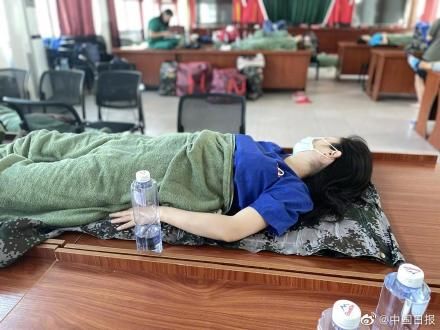漳州市|漳州市援助福建莆田医疗队的最美睡姿