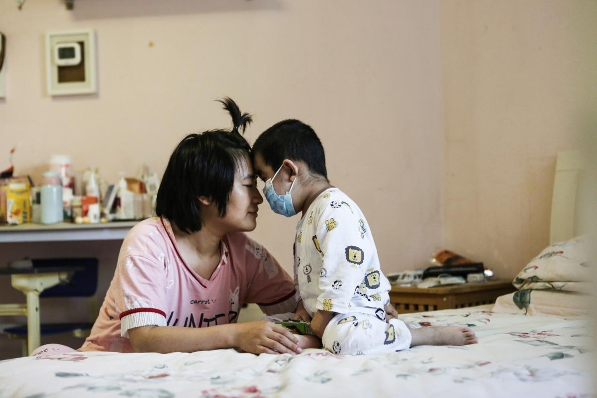 母亲|孩子患重症期间母亲发现自己怀孕,无奈忍痛做出抉择弃小保大