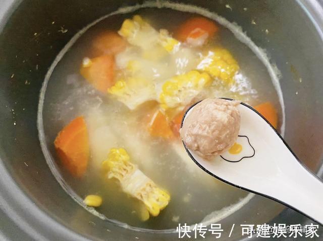 丸子|秋季润燥，这汤能帮忙！鲜香暖胃又护眼，娃咕噜咕噜喝掉一大碗