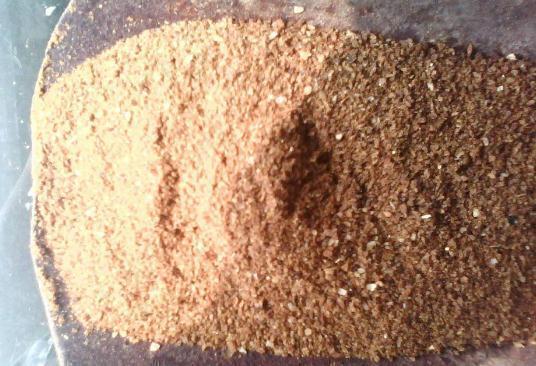 花盆|花盆下垫上“4料”,胜过磷酸二氢钾,养啥花都旺