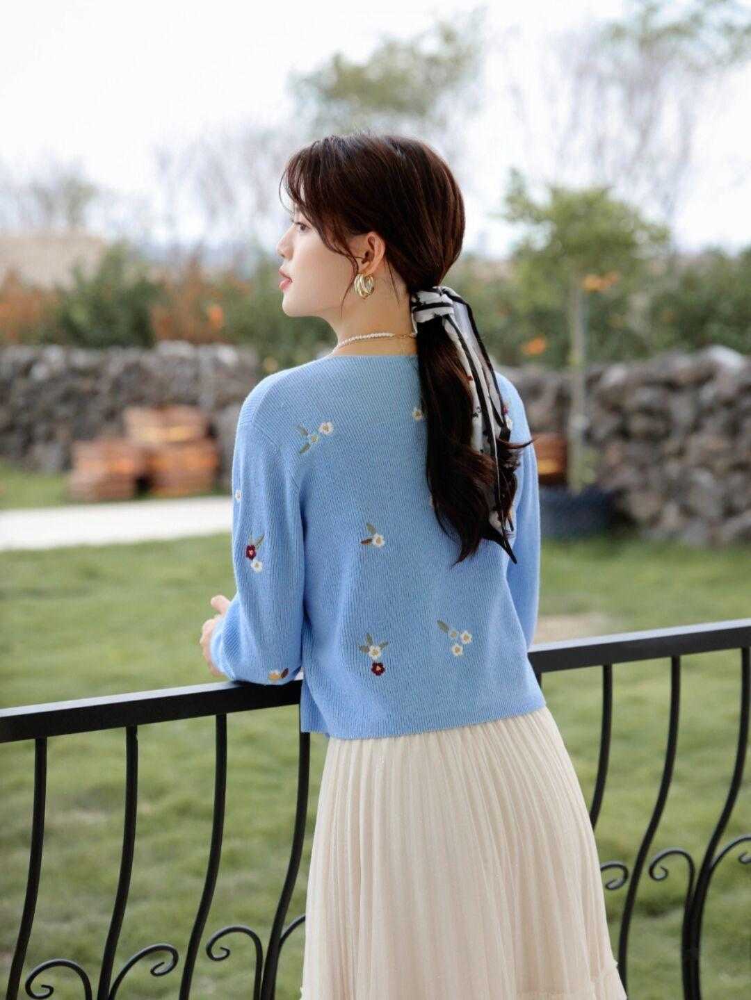 搭配|秋季来临,针织吊带裙搭配针织阔腿裤,碰撞出的