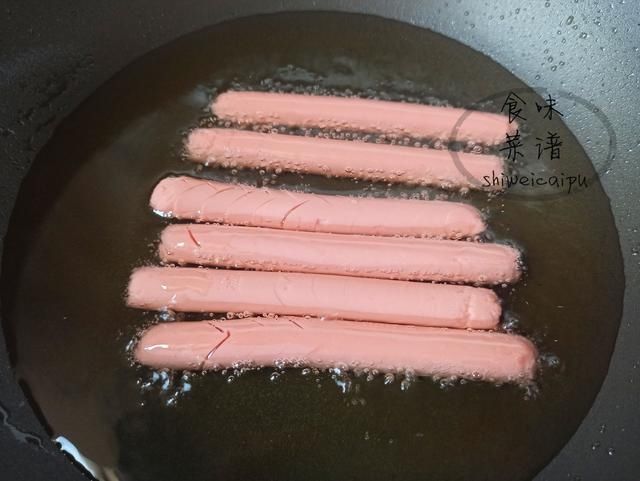 做法|火腿肠不要直接吃，教你3种简单做法，香辣又过瘾，上桌就被扫光