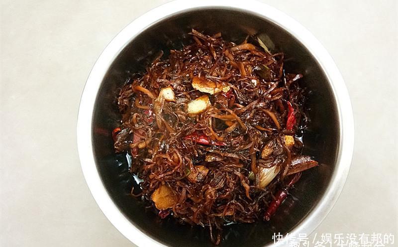 老北京酱咸菜丝,丝丝入味,夹空心小烧饼吃比肉还香