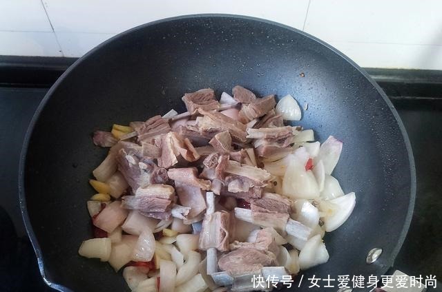  香肉|到了冬天，要常给家人做此菜，鲜香肉嫩好美味，吃完浑身暖乎乎