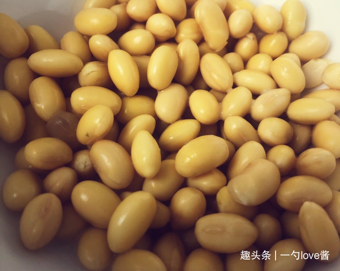 打豆浆时,黄豆泡好后别直接打,多加1步,豆浆细腻丝滑香味更浓