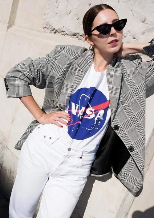 ?大衣里面穿什么才时尚？今年推荐这3种“内搭”，减龄保暖又耐看