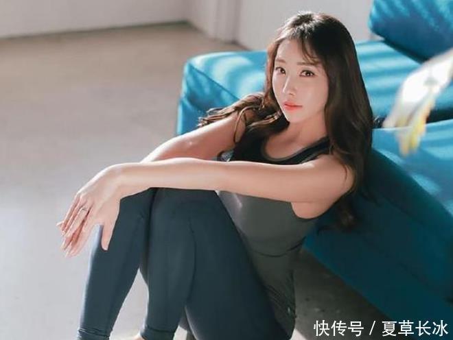 底裤|街拍紧身打底裤美女,魅力十足,勾勒出完美的身材曲线