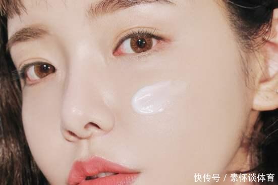 脸上皮肤特别干?洗脸后的60秒很关键,学会3招,皮肤自然水嫩