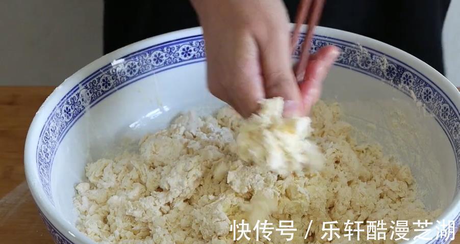 小时候常吃的小零食鸡蛋酥！来看看它是怎么做成的吧！