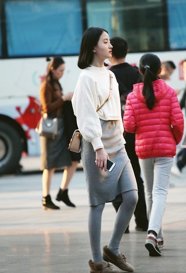 身材|街拍性感紧身打底裤小姐姐,打造完美身材与比例