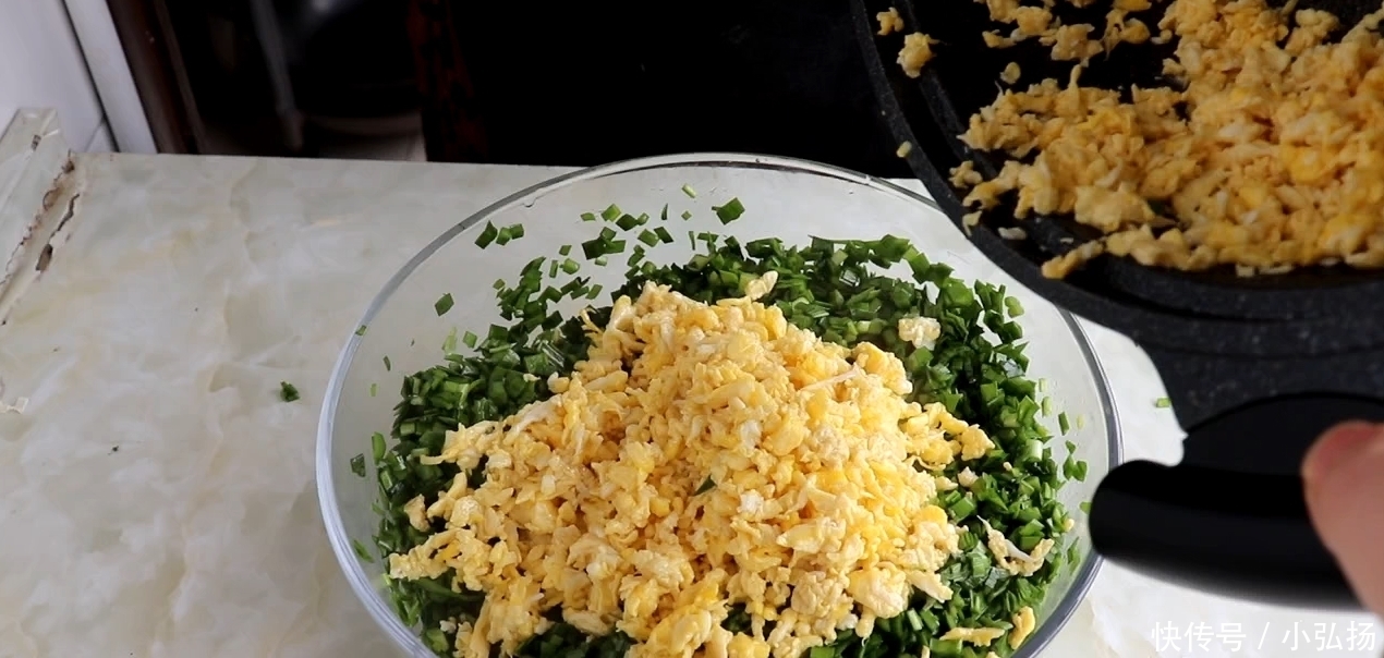 盒子|想吃韭菜盒子不用出去买,教你在家做更营养,薄皮大馅吃不够