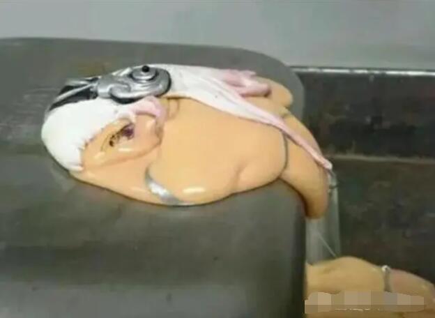 更让人|父母“斩断二次元女友”,让人哭,让人笑,更让人心痛