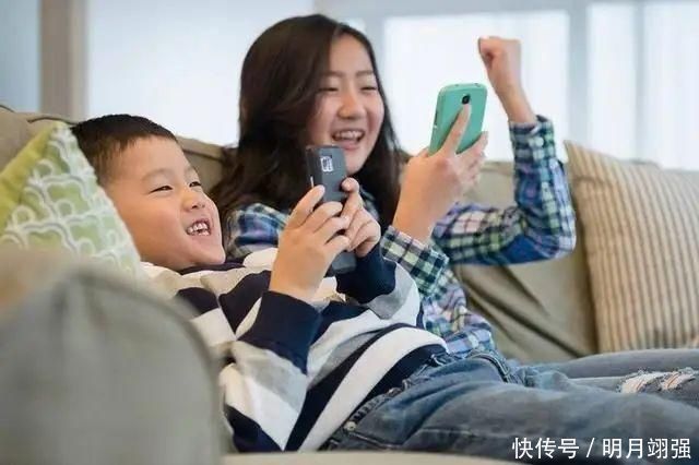 电子产品|5岁男童近视1000度，家长还跳着说没给玩手机，医生怒斥太无知