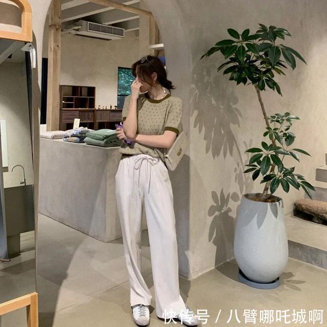 可盐可甜|可盐可甜的早秋搭配,针织衫让你全年美cry!