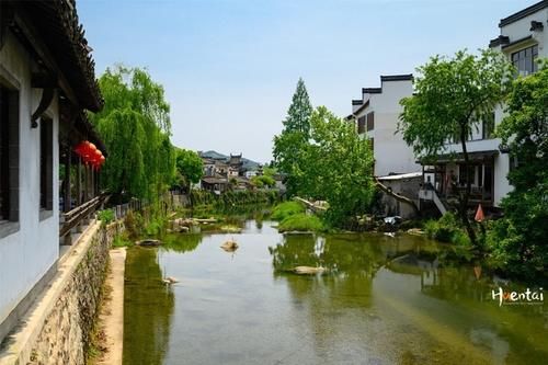 名气不大但文化底蕴深厚，牌坊最多的徽州古村，位于安徽歙县