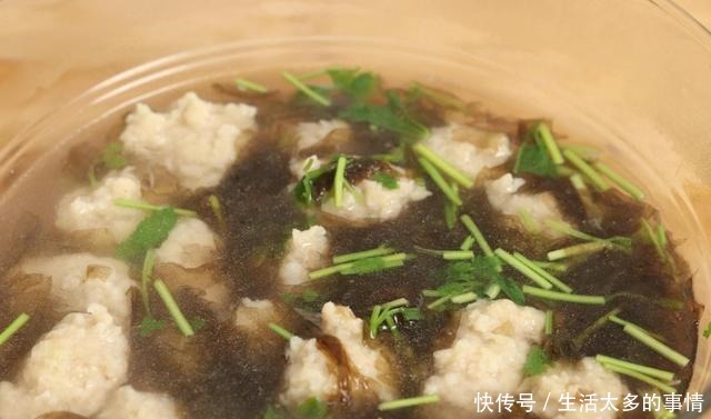 自从学会猪肉丸子这样做,我家隔三差五吃一次,比油炸还香