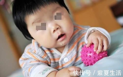 发育|宝宝有这2种“烦人”动作，家长先别急纠正，这说明娃大脑发育好