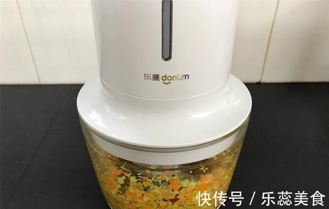 胡萝卜|剩米饭新吃法，如此做，孩子三天两头就想吃，连吃3个才过瘾！
