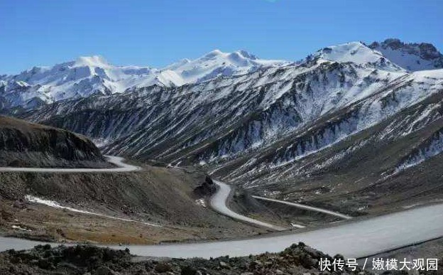 国内最偏僻的加油站，只有一个员工上班，每天却有无数车等待加油