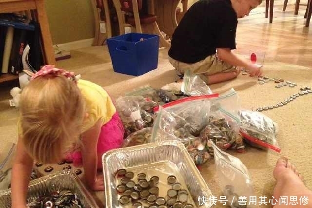 制作|直击男子五年攒下2530个瓶盖,制作了一个别致的吧台