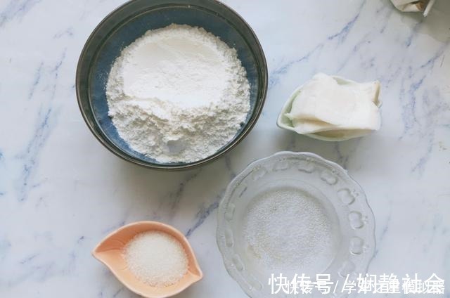 我家酥饼5年来从不用买,外酥里糯,放3天也不硬,比买的香