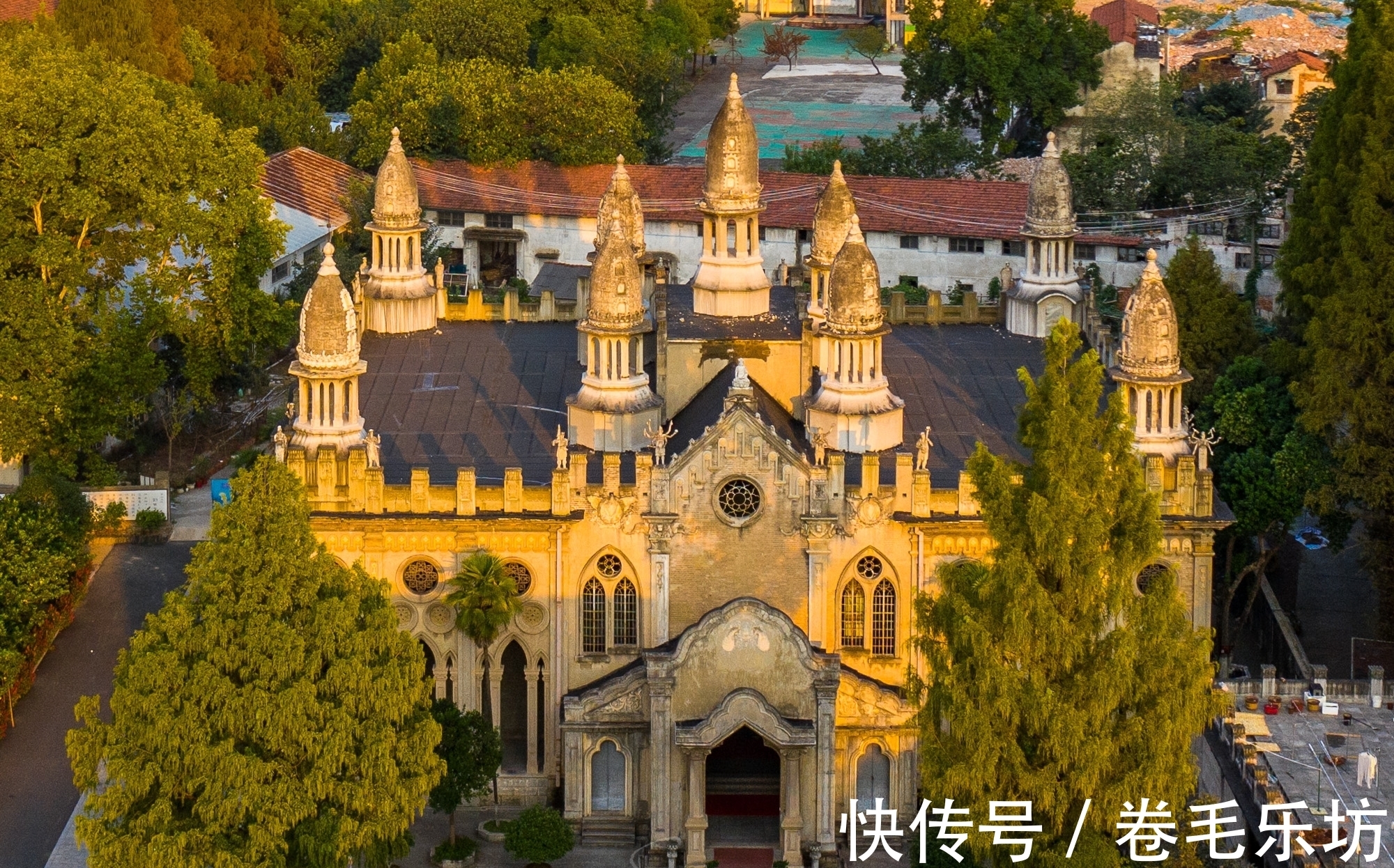 古德寺|武汉古德寺：中国佛寺建筑中的一朵奇葩，可以假装出国的旅拍景点