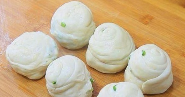 最近这面食火了,家里有面粉就能做,外酥里软,比鸡蛋饼还好吃