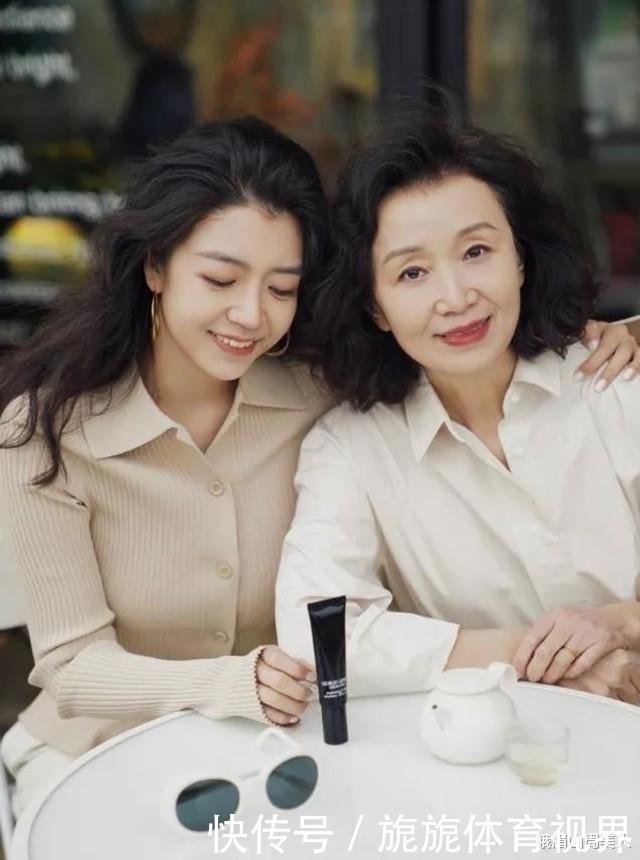 女人|女人50岁以后,春天少穿运动鞋,瞧三木妈妈这样穿,优雅显气质