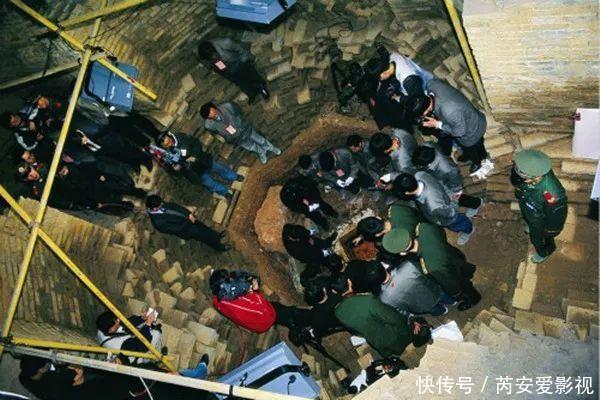 寻找白娘子,雷峰塔地宫发掘现场实拍照