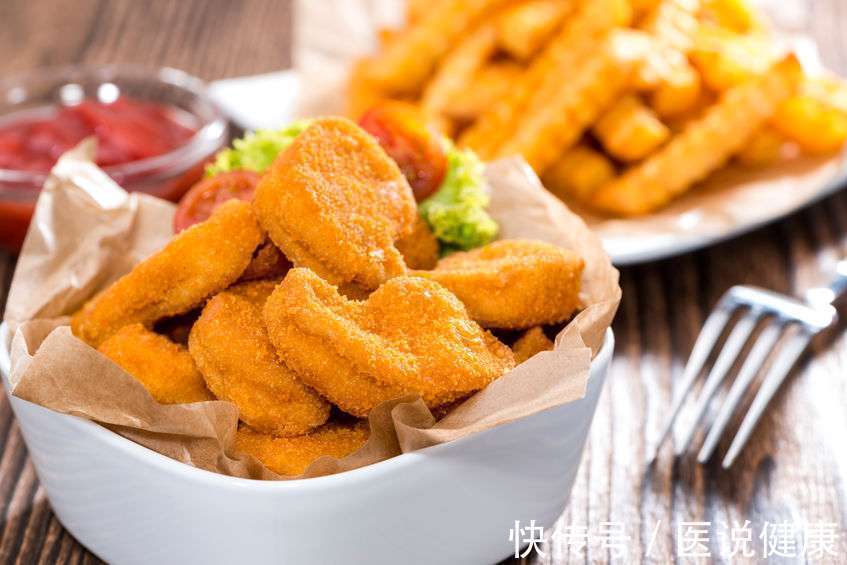 清洁|头皮经常长痘痘,这6个因素脱不了关系,4个方法或能帮你缓解