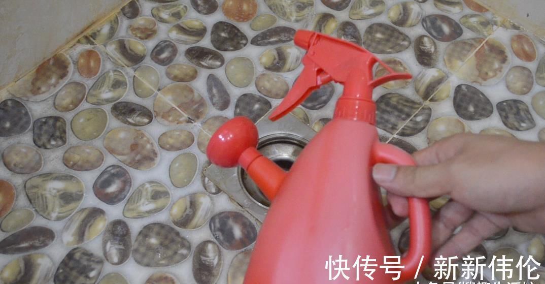 卫生间墙角喷一些它, 角落不脏不臭, 还没有小飞虫, 试过的人都夸好