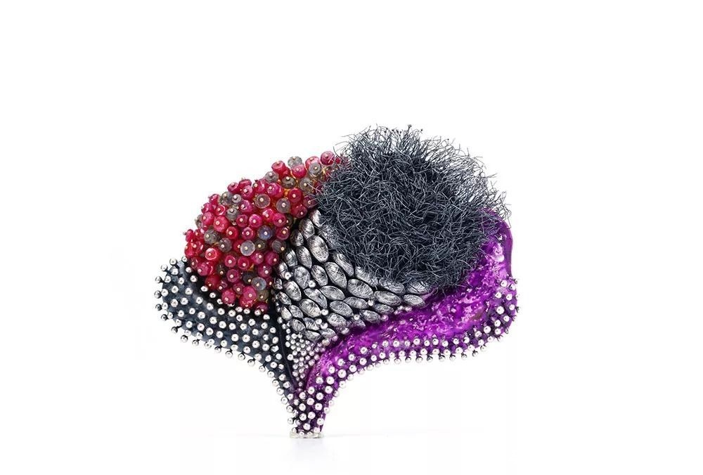 艺术|【艺术】她在珠宝上雕刻不败之花!生命在她的首饰中永生