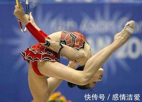藝術(shù)體操表演的尷尬瞬間，淡定演完，心理強大！