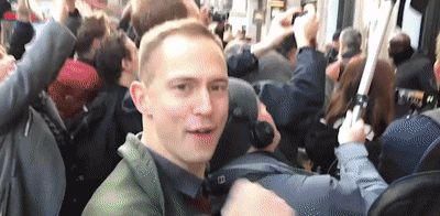 出新|每一代iPhone,都会被这群人摔出新高度