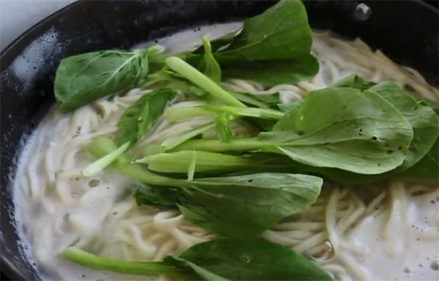 配方|手把手教你在家做手擀面，配方比例告诉你，做法简单，一学就会