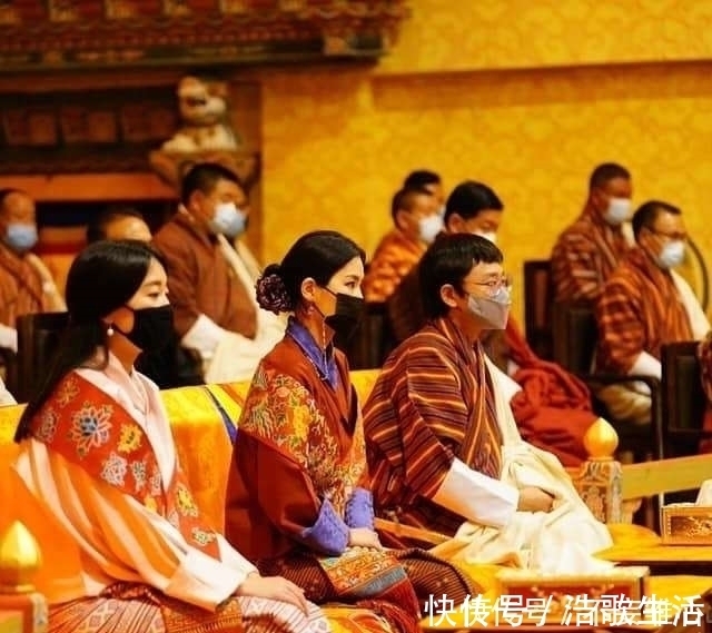 爱情故事|不丹王后罕见换发型好惊艳!盘发超美,却被身边不丹公主抢了风头