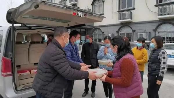 蛟川街道|“叔叔阿姨，吃了可以变超人哦！” 冬至日的五彩汤圆超级甜