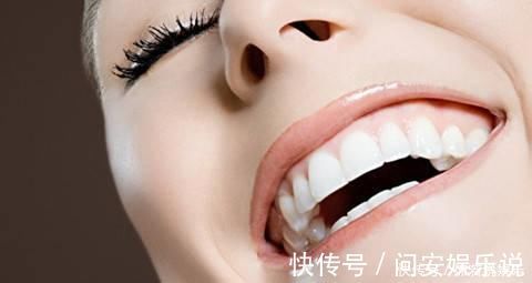 跷二郎腿|女人老不老,这5个表现看了就知道,一点都藏不住