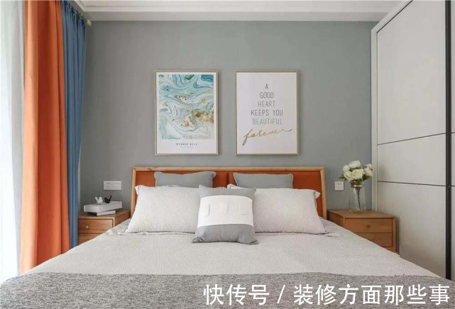 玄关|92平墙面创意的搁架和挂画结合加上原木风的茶几,清新而又自然
