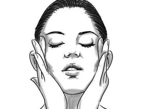 伤脸的5个洗法,越这样洗,皮肤粗糙不水润,毛孔会粗大