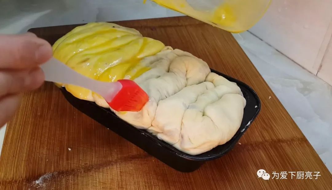 倒入|红豆又出新吃法,不烙饼不蒸馍,我家一周吃3次,比蛋糕好吃十倍