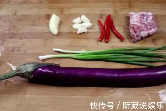 盘龙茄子|茄子别老是红烧了,教你个新吃法,上桌抢着吃,连汤汁都不剩!