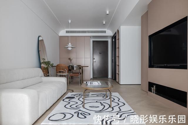 拆除|客厅把阳台打通，真明智！抬高10公分做地台，实用极了