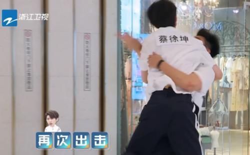 蔡徐坤秒撕郑恺,李晨得知后脱口而出2字亮了,这次终于相信跑男没剧本